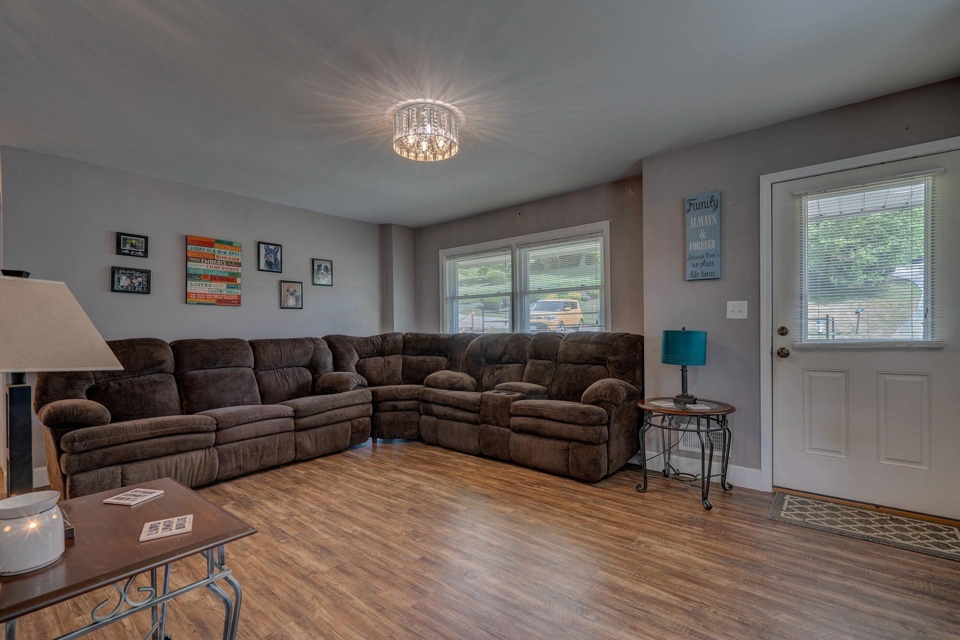 2829 Tillett Road Southwest Roanoke, VA 24015 - Photo 7 of 31 007-314600-DSC03541_2_3_7791241