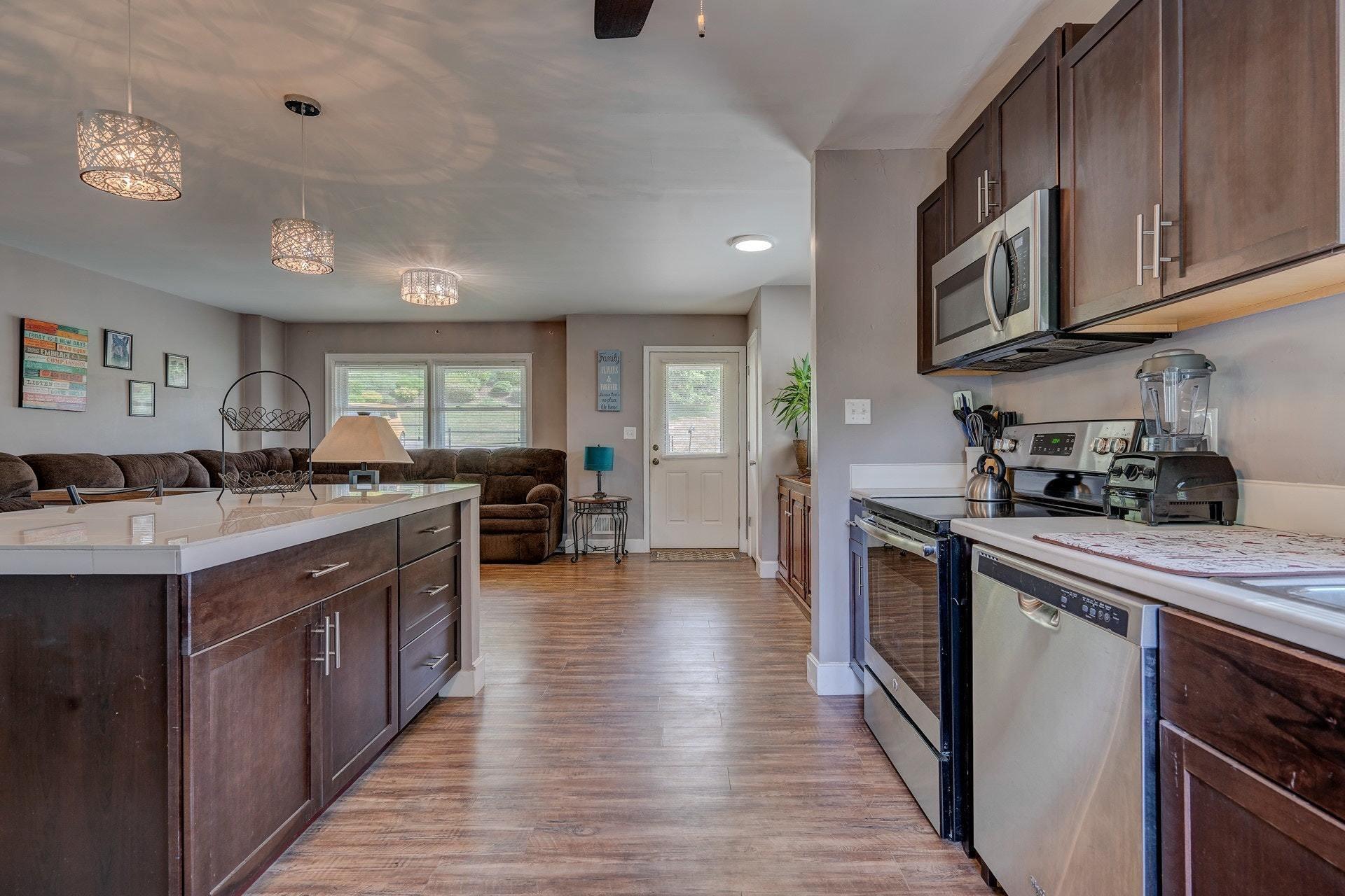 2829 Tillett Road Southwest Roanoke, VA 24015 - Photo 8 of 31 008-314600-DSC03544_5_6_7791242