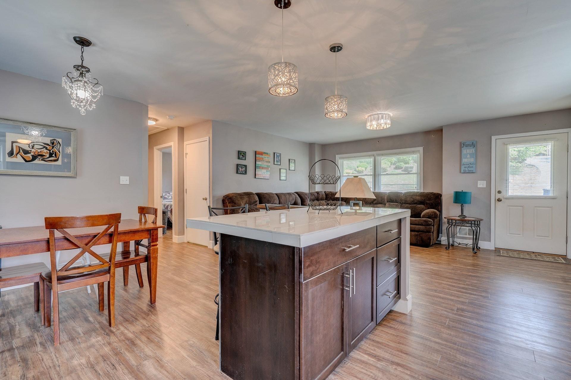 2829 Tillett Road Southwest Roanoke, VA 24015 - Photo 9 of 31 009-314600-DSC03547_8_9_7791244