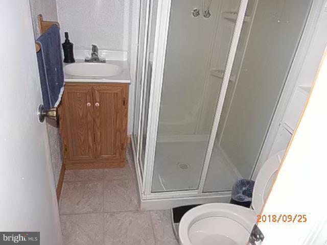 8434 Maryland Road Pasadena, MD 21122 - Photo 11 of 19 Bath