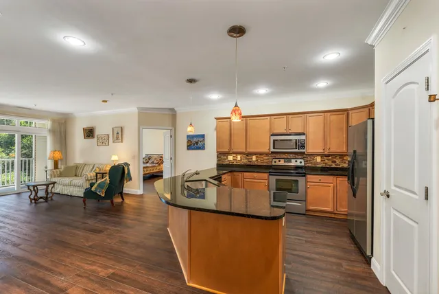 $495,000 | 4 Henry David Drive, Unit 203, Nashua, NH 03062