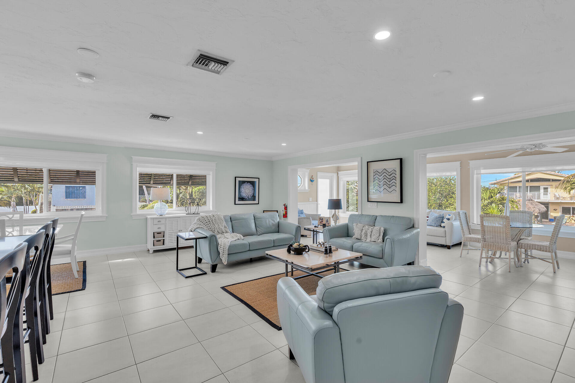 341 Sombrero Beach Road Marathon, FL 33050 - Photo 26 of 44 a living room with furniture and a table