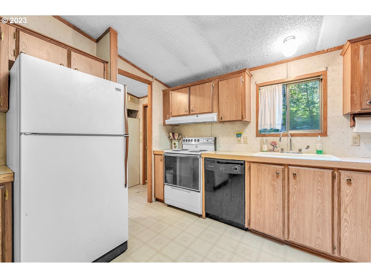 28396 Chapman Road Scappoose, OR 97056 - Photo 9 of 38 Gallery Image 9