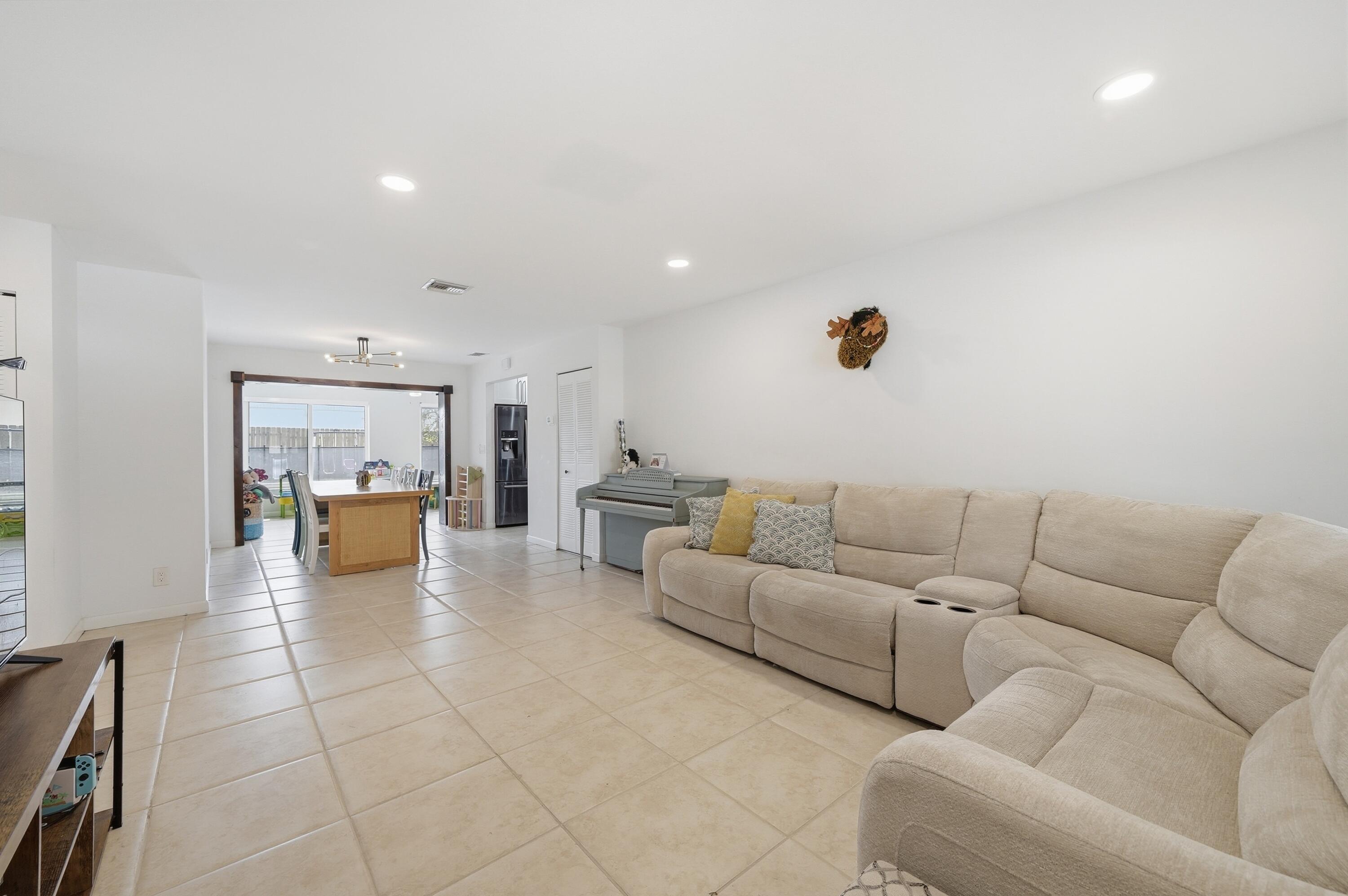 7520 Southwest 1st Street Margate, FL 33068 - Photo 23 of 42 living