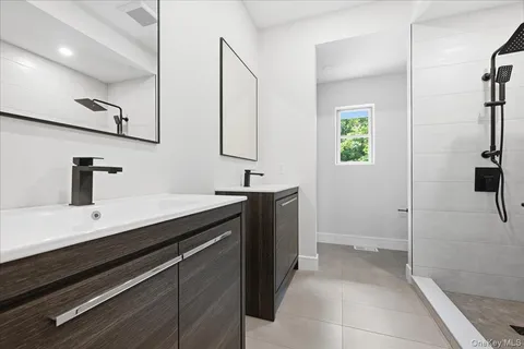 $2,195,000 | 4 Short Path, Nissequogue, NY 11780