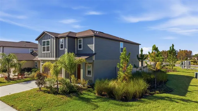 a view of a house with a yard