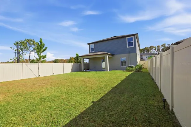 a view of a house with backyard and garden