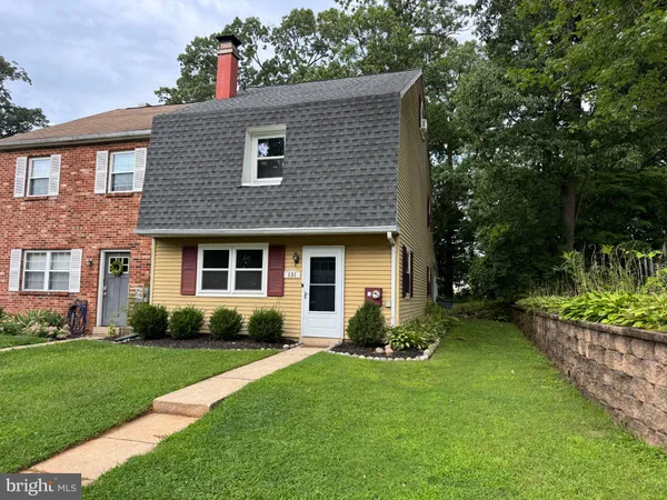 a view of a house with a yard and plants