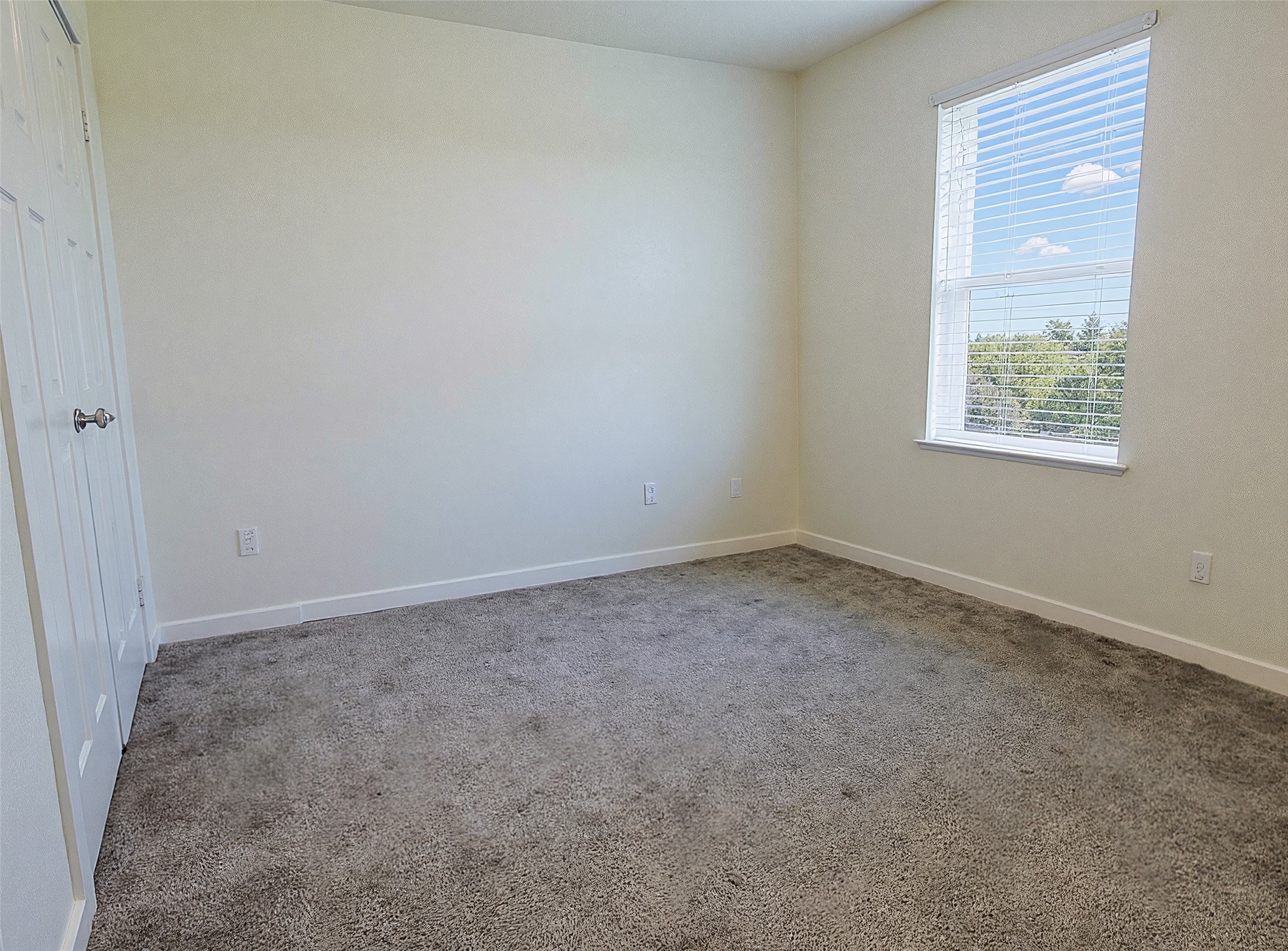 21155 Gosling Road, Unit 7D Spring, TX 77388 - Photo 23 of 24 an empty room with windows