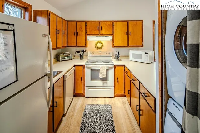 a view of a kitchen with washer and dryer