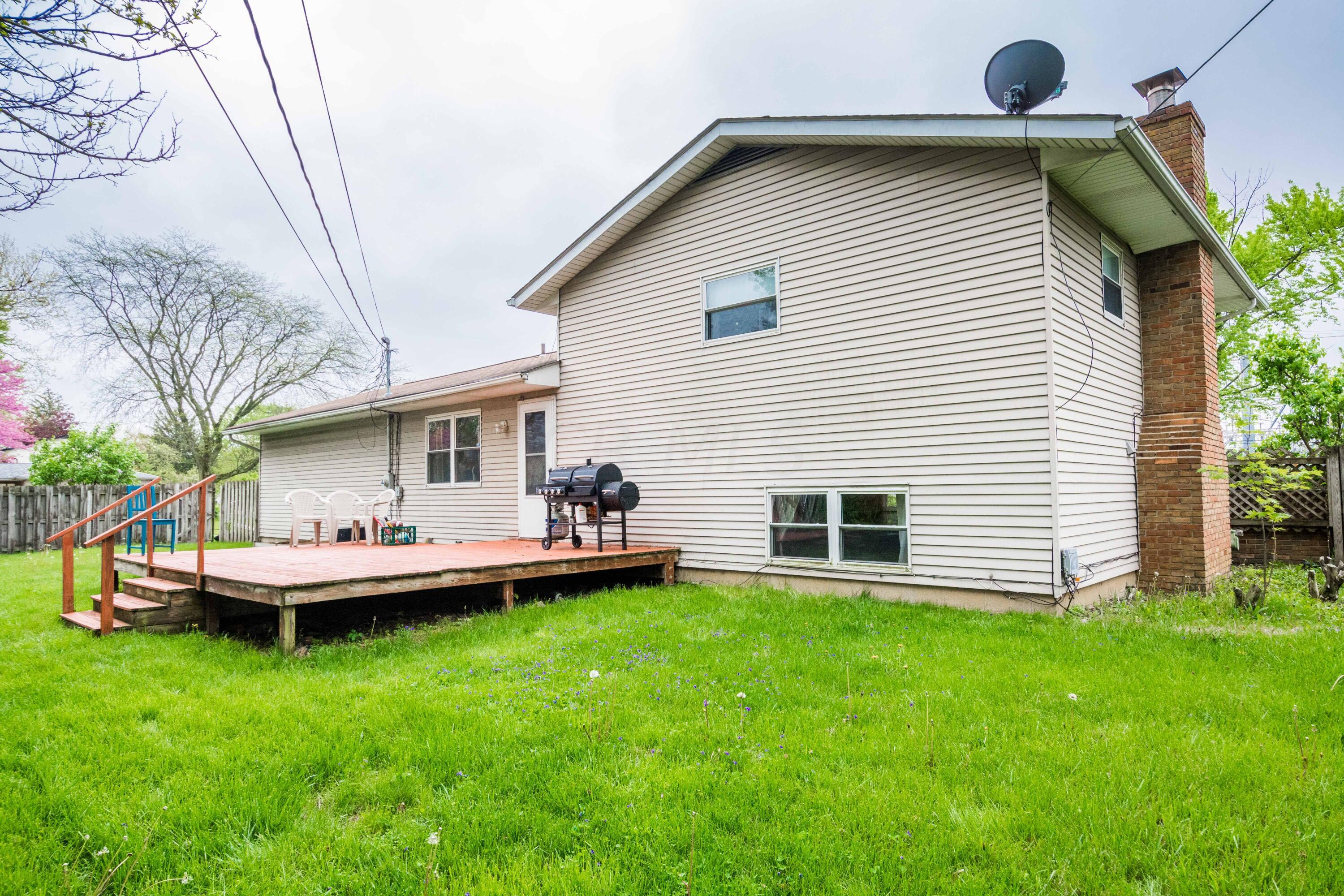 1588 Norma Road Columbus, OH 43229 - Photo 24 of 26 006-Back right Corner