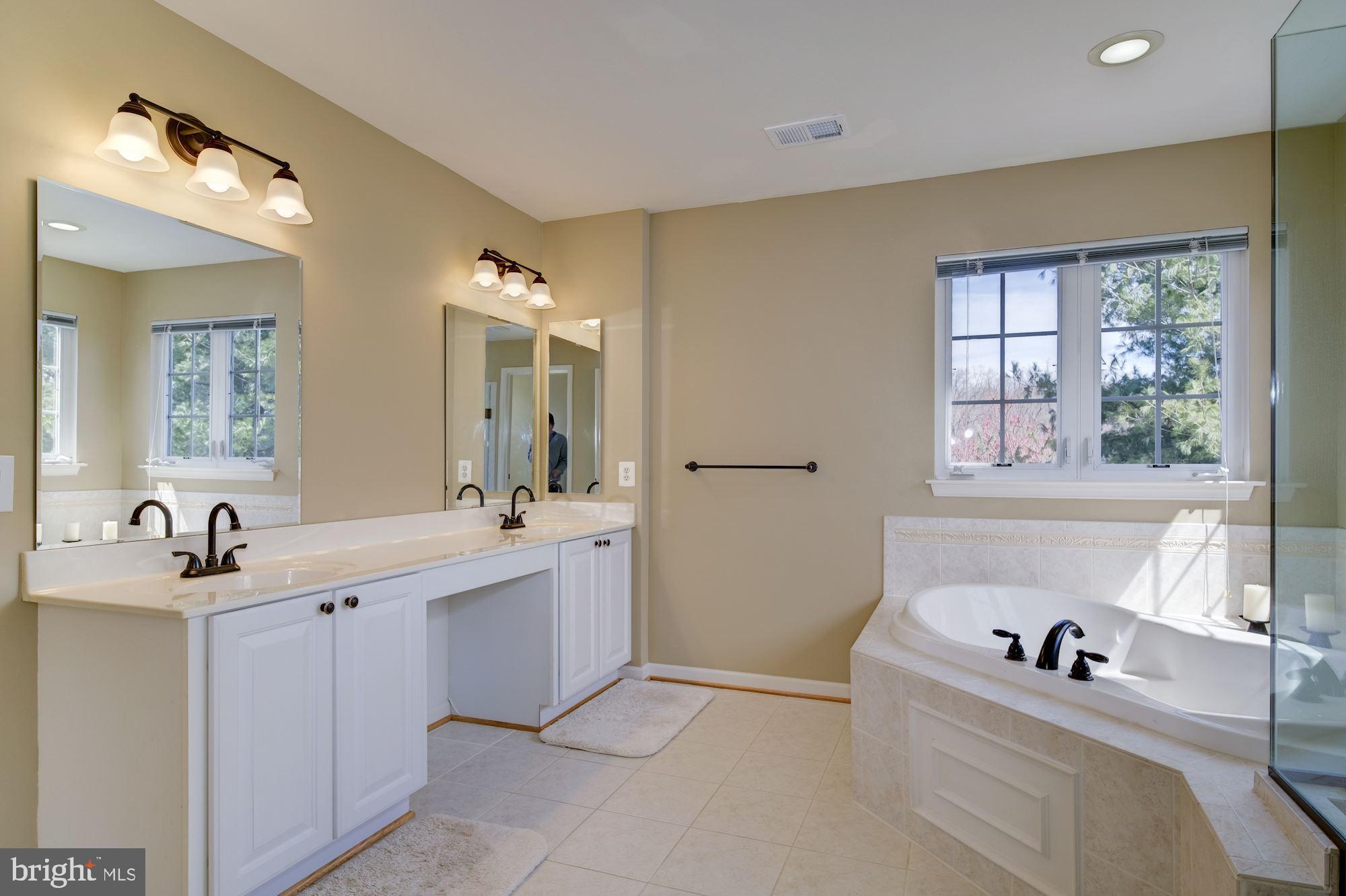 14221 Autumn Gold Road Boyds, MD 20841 - Photo 22 of 36 Master Bathroom