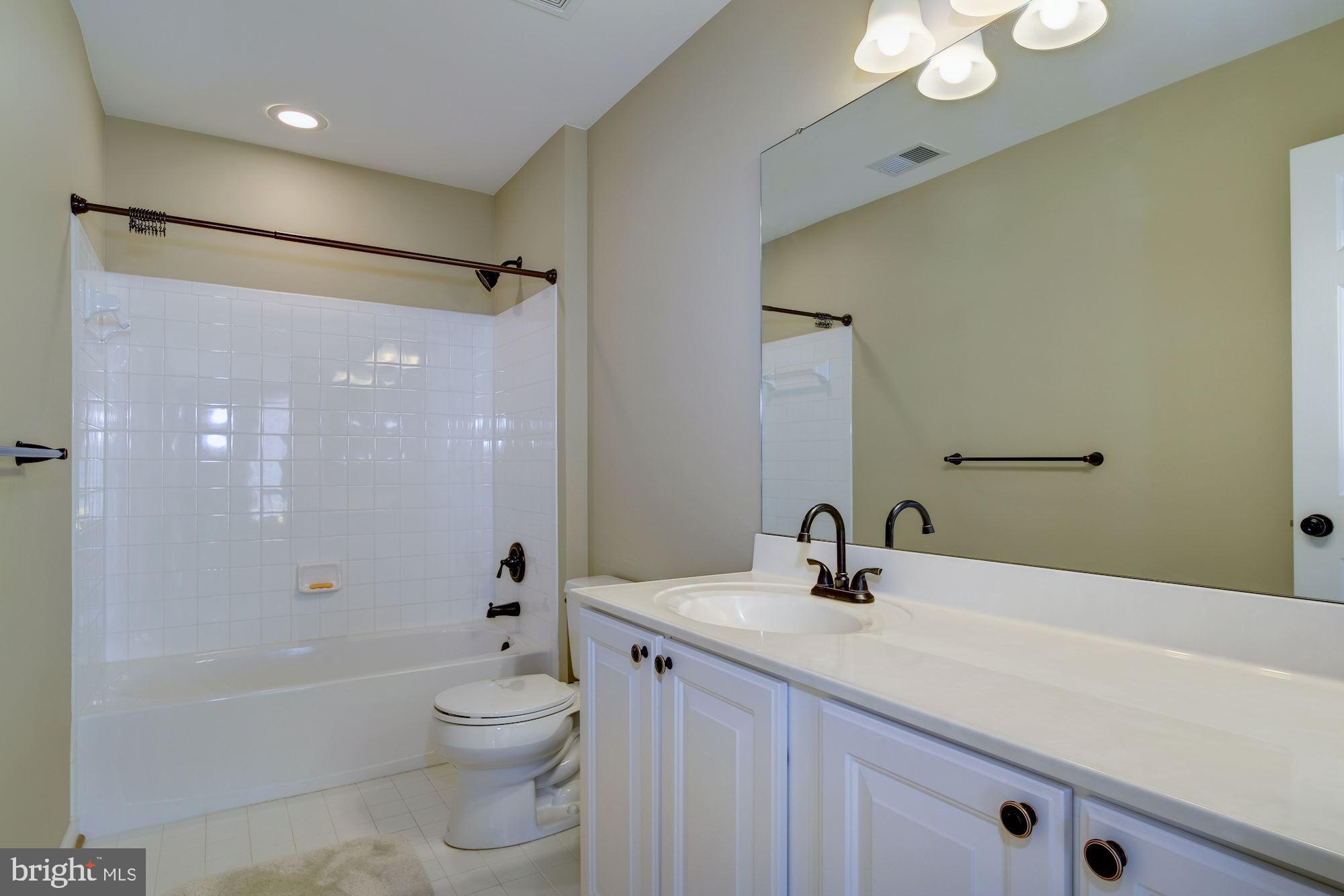 14221 Autumn Gold Road Boyds, MD 20841 - Photo 26 of 36 Hall Full Bath