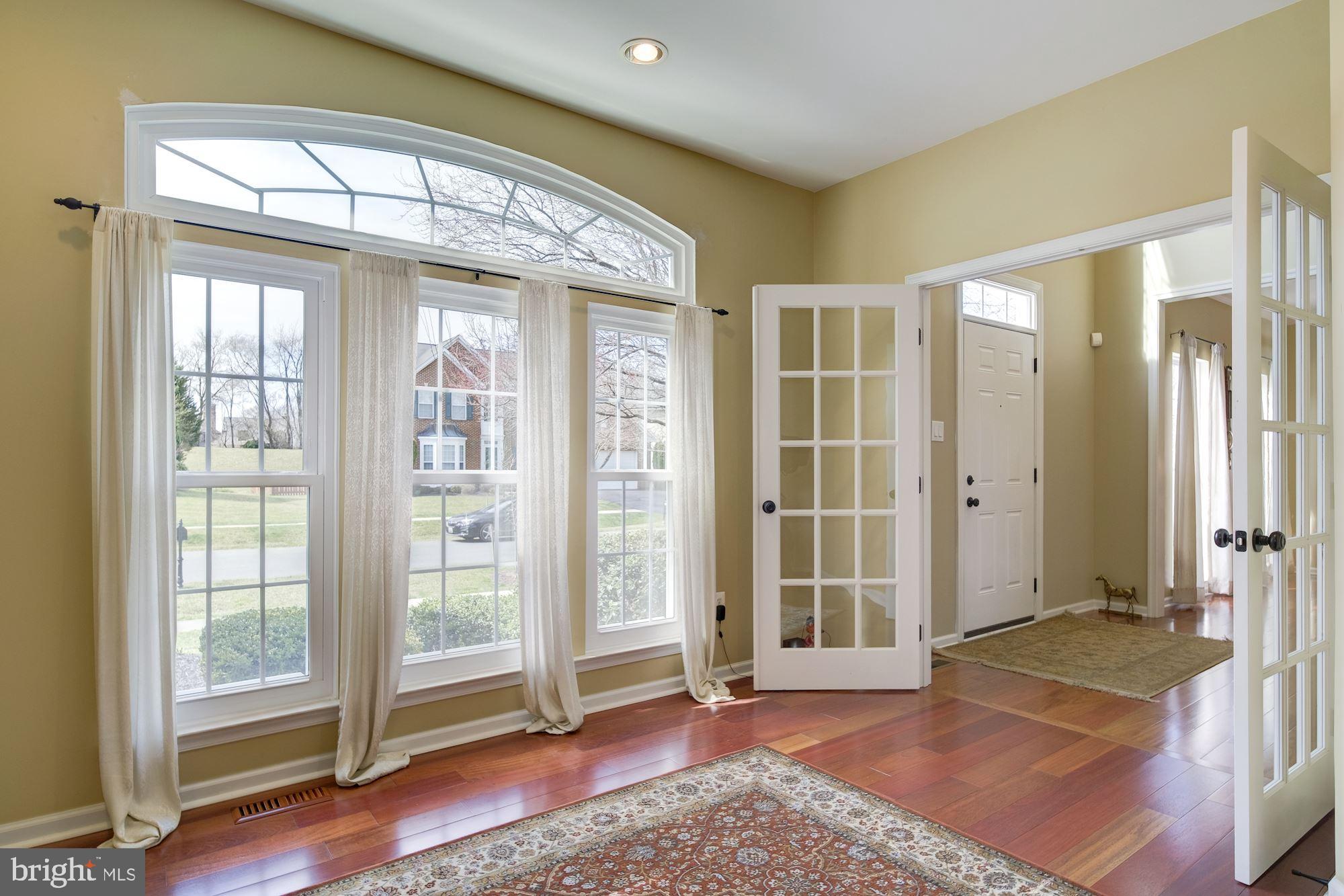 14221 Autumn Gold Road Boyds, MD 20841 - Photo 4 of 36 Library