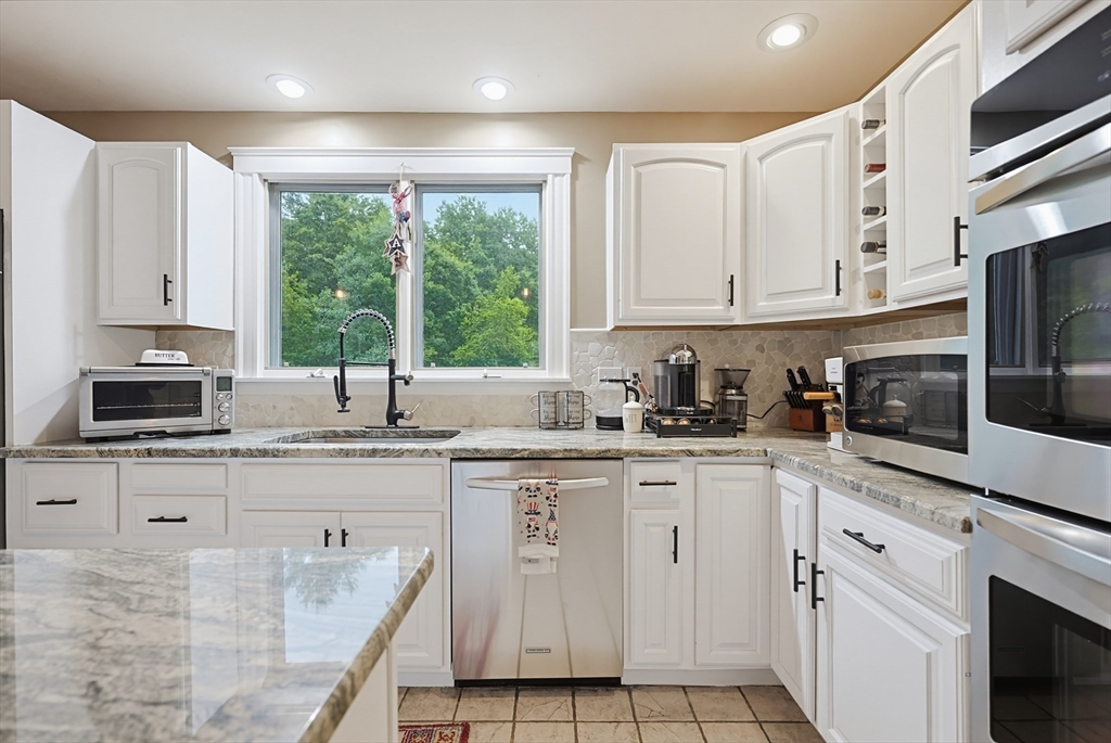 24 Rhodes Street Plainville, MA 02762 - Photo 8 of 42