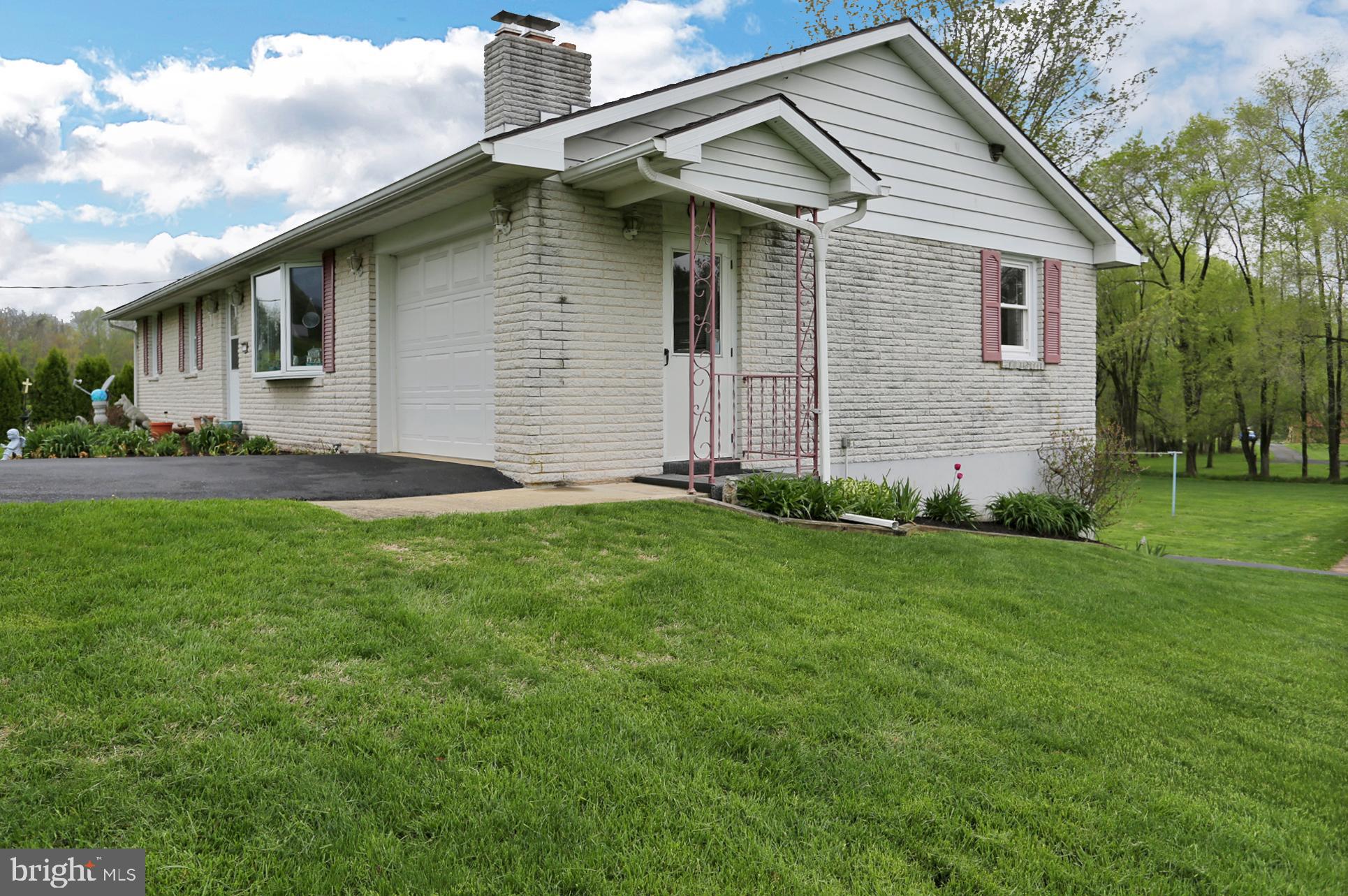565 Sell Road Mohnton, PA 19540 - Photo 3 of 32