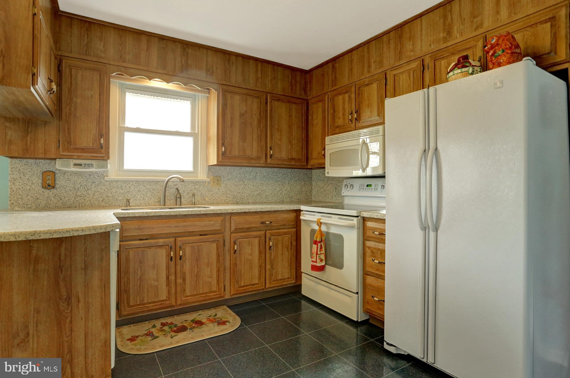 565 Sell Road Mohnton, PA 19540 - Photo 10 of 32