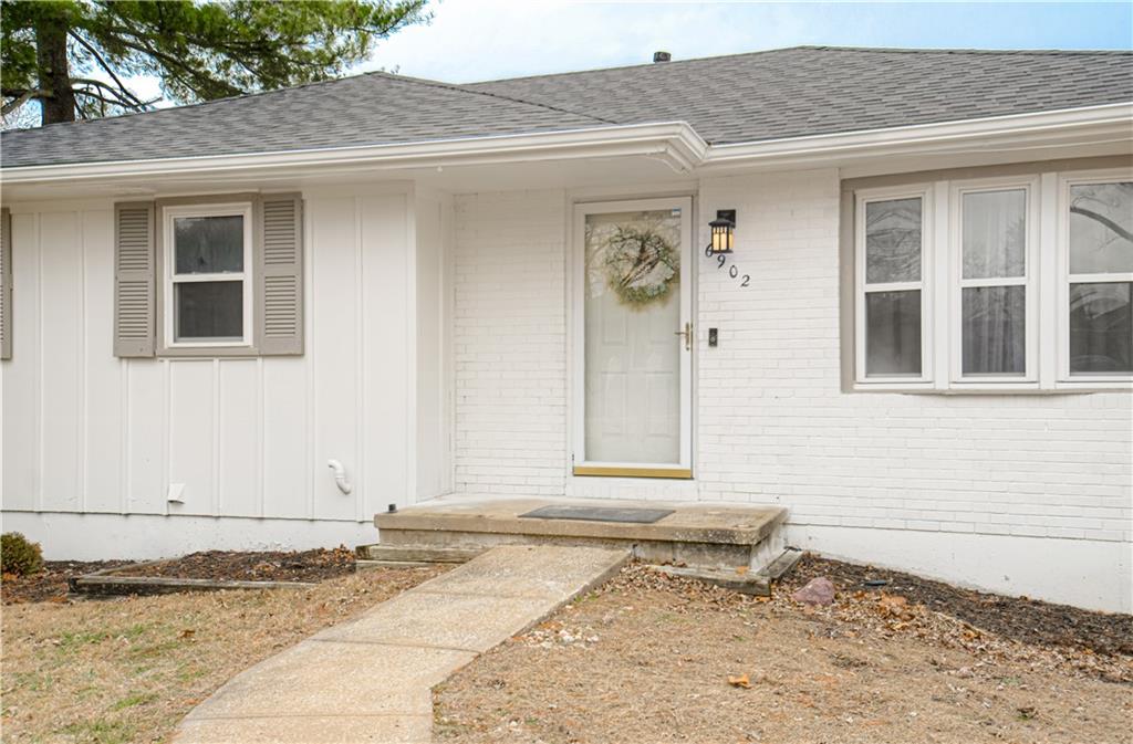 6902 Northwest Blair Road Parkville, MO 64152 - Photo 2 of 13