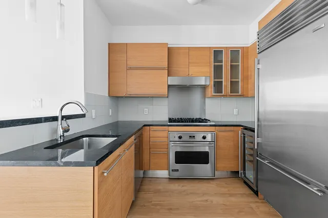 $1,239,000 | 10 West End Avenue, Unit 12D | Upper West Side