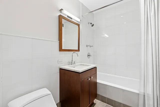 $1,239,000 | 10 West End Avenue, Unit 12D | Upper West Side