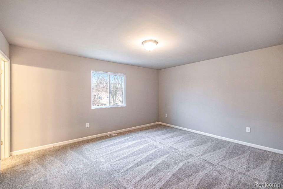 6044 Lahring Road Linden, MI 48451 - Photo 11 of 36