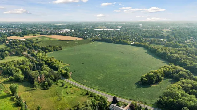 $950,000 | 24-x1 Holy Name Drive, Wayzata, MN 55391