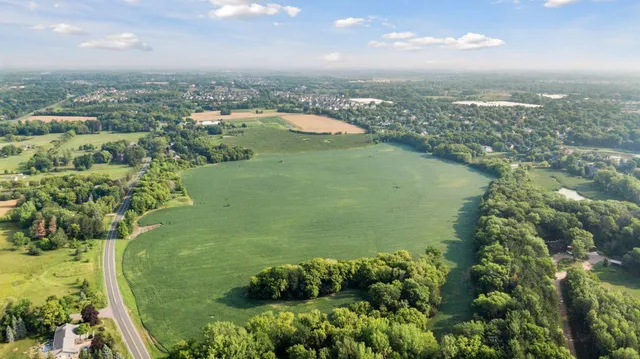 $950,000 | 24-x1 Holy Name Drive, Wayzata, MN 55391