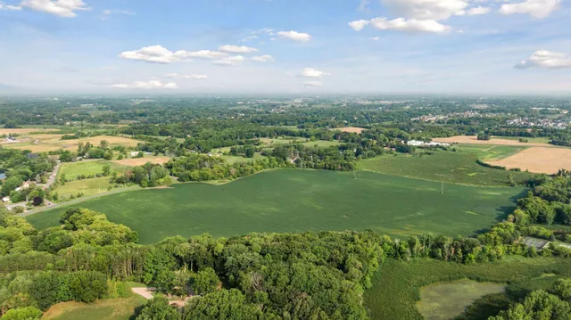 $950,000 | 24-x1 Holy Name Drive, Wayzata, MN 55391