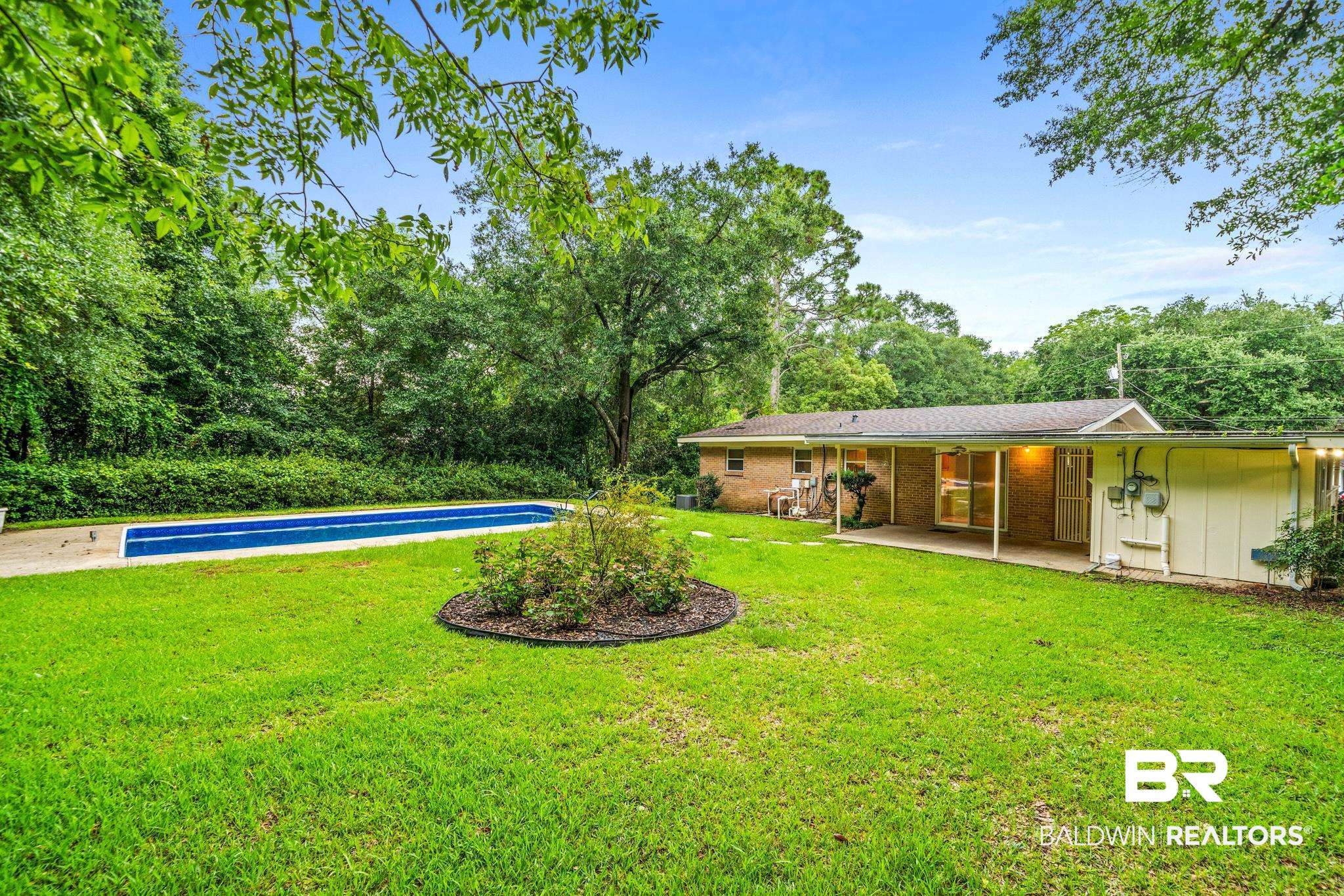 280 Thrift Street Mobile, AL 36609 - Photo 20 of 22 View of yard