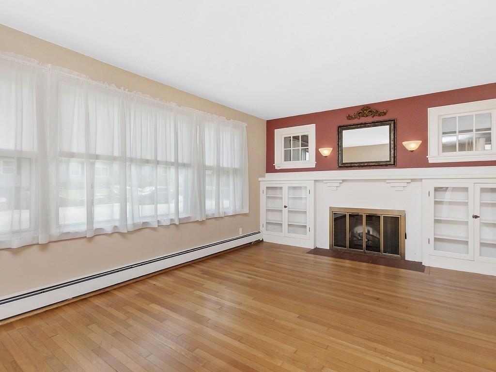 121 Thornton Road Waltham, MA 02453 - Photo 11 of 40