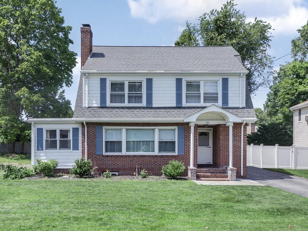 121 Thornton Road Waltham, MA 02453 - Photo 2 of 40