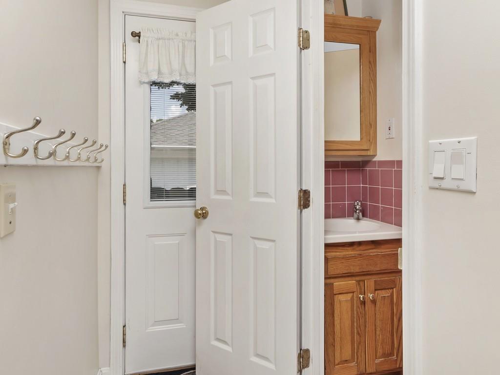 121 Thornton Road Waltham, MA 02453 - Photo 21 of 40