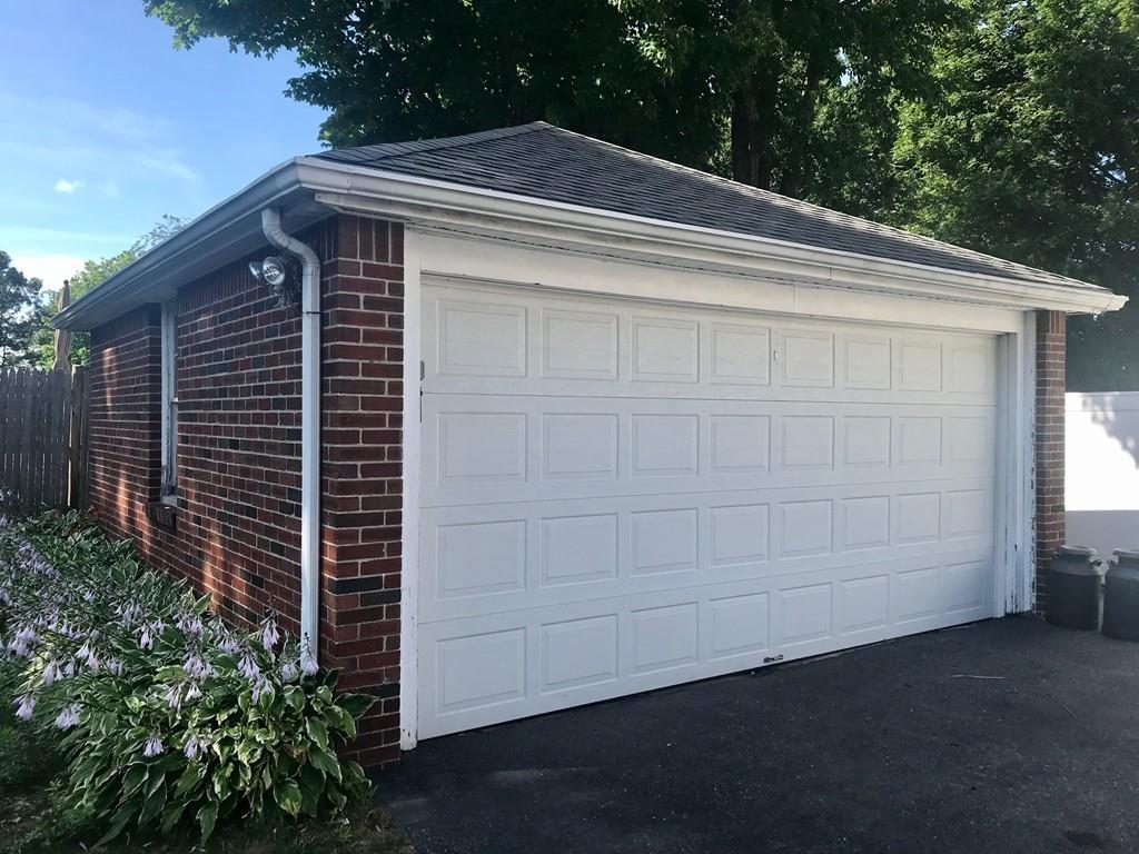 121 Thornton Road Waltham, MA 02453 - Photo 3 of 40