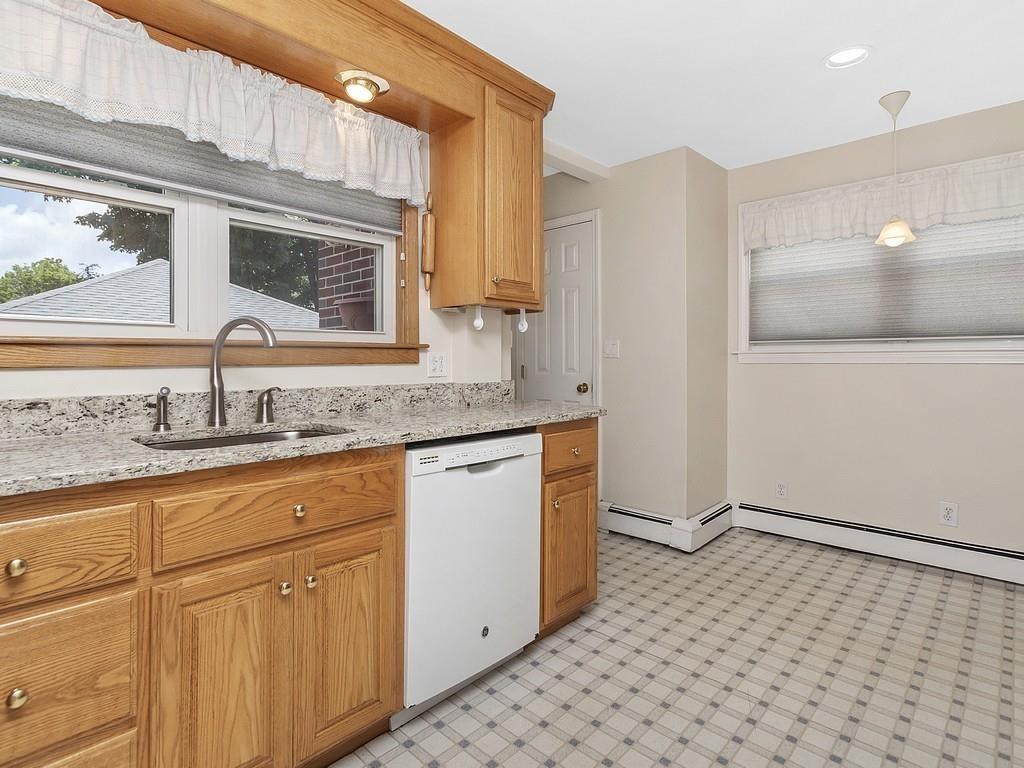 121 Thornton Road Waltham, MA 02453 - Photo 7 of 40