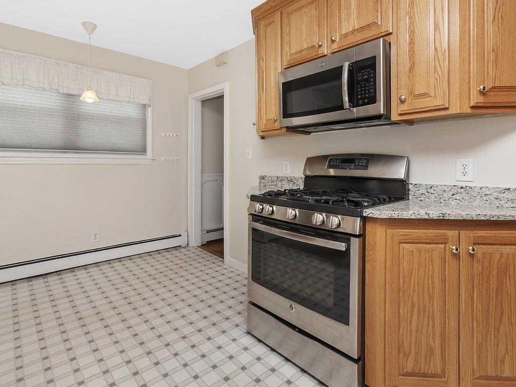 121 Thornton Road Waltham, MA 02453 - Photo 10 of 40