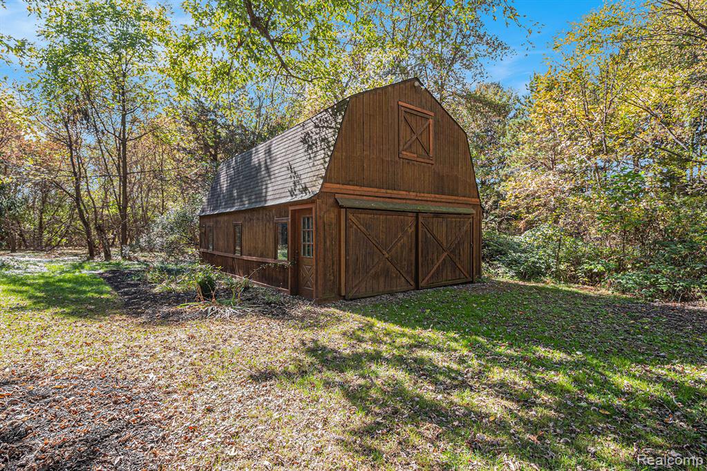 4166 Sweet Road Howell, MI 48843 - Photo 8 of 33