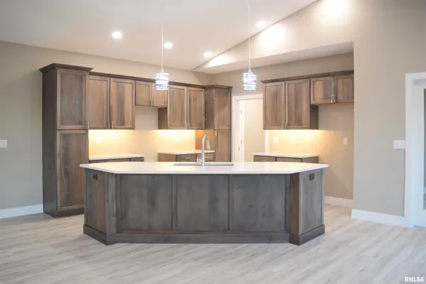 $769,000 | 1621 Grandlake Court, Pekin, IL 61554