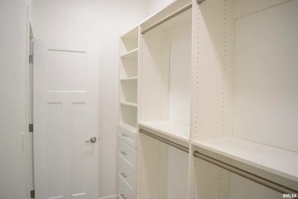 $769,000 | 1621 Grandlake Court, Pekin, IL 61554