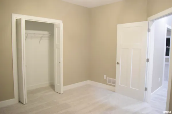 $769,000 | 1621 Grandlake Court, Pekin, IL 61554