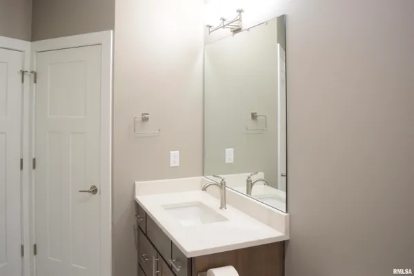 $769,000 | 1621 Grandlake Court, Pekin, IL 61554