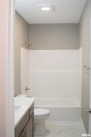 $769,000 | 1621 Grandlake Court, Pekin, IL 61554