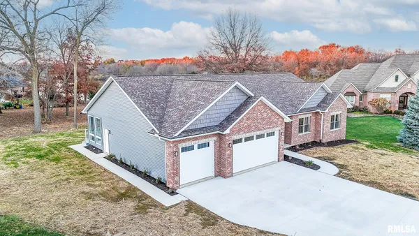 $769,000 | 1621 Grandlake Court, Pekin, IL 61554