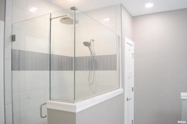 $769,000 | 1621 Grandlake Court, Pekin, IL 61554