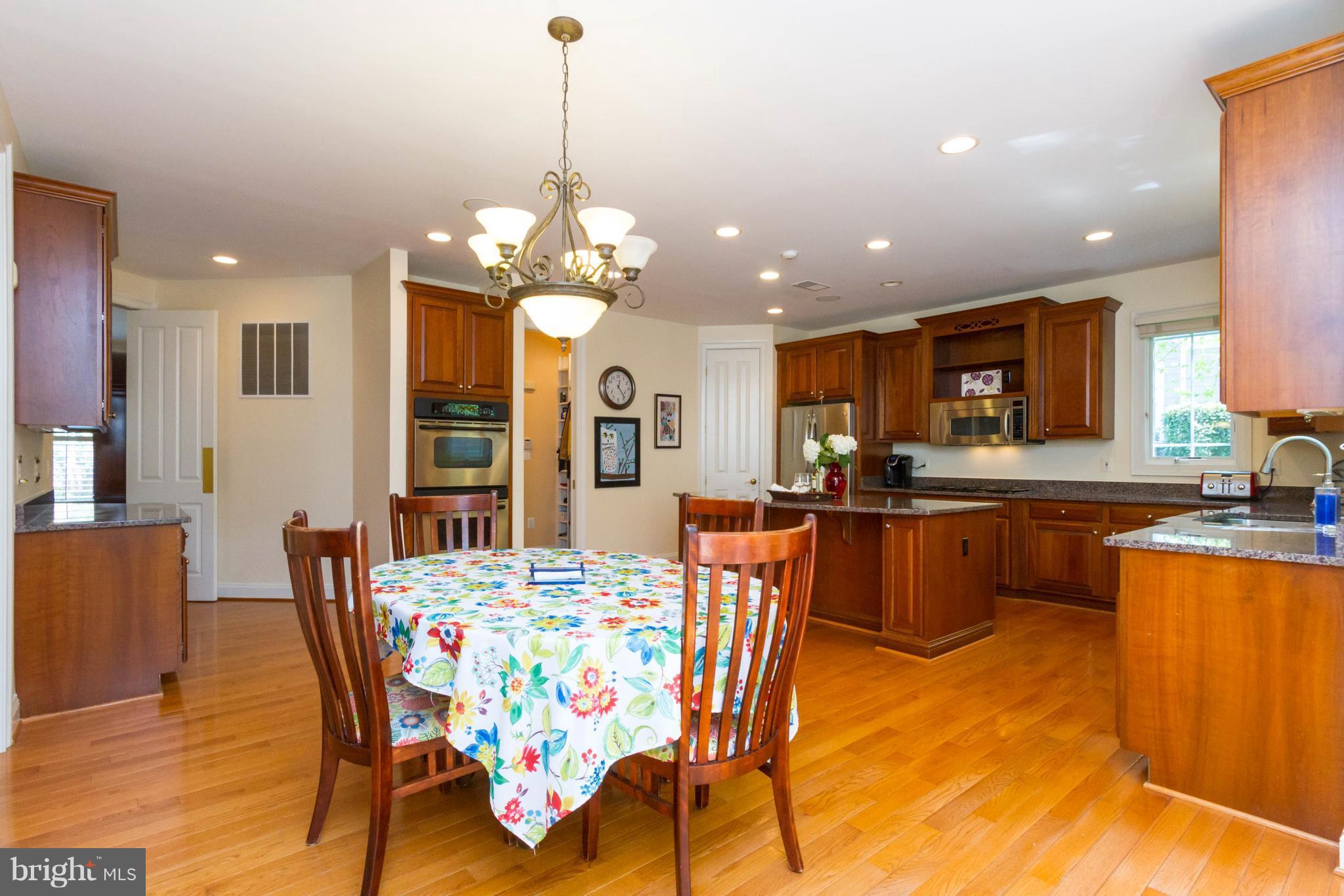 9155 Riesley Lane Vienna, VA 22182 - Photo 22 of 30 Kitchen