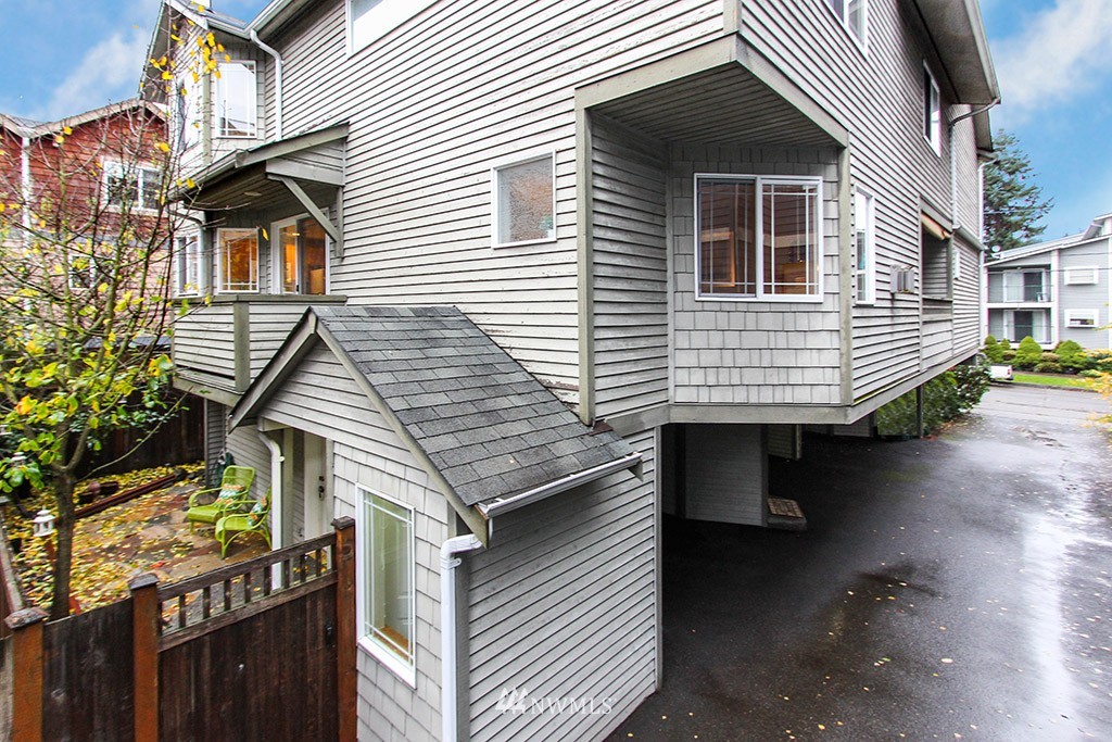 727 North 95th Street Seattle, WA 98103 - Photo 2 of 24