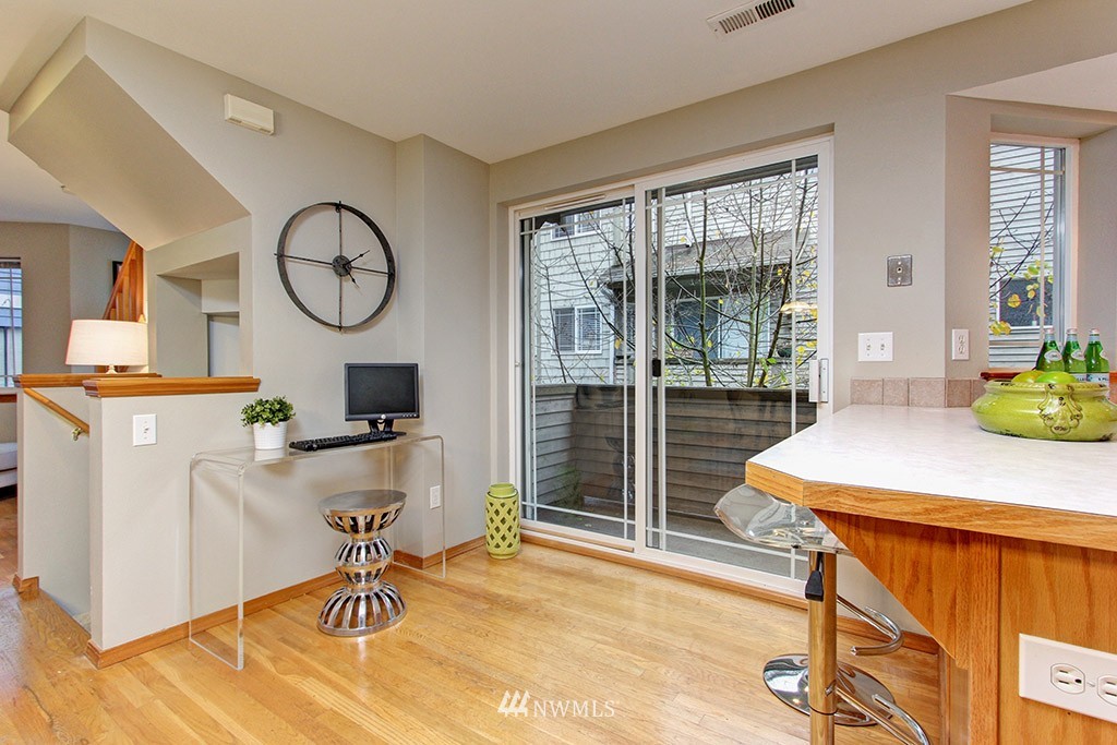 727 North 95th Street Seattle, WA 98103 - Photo 11 of 24