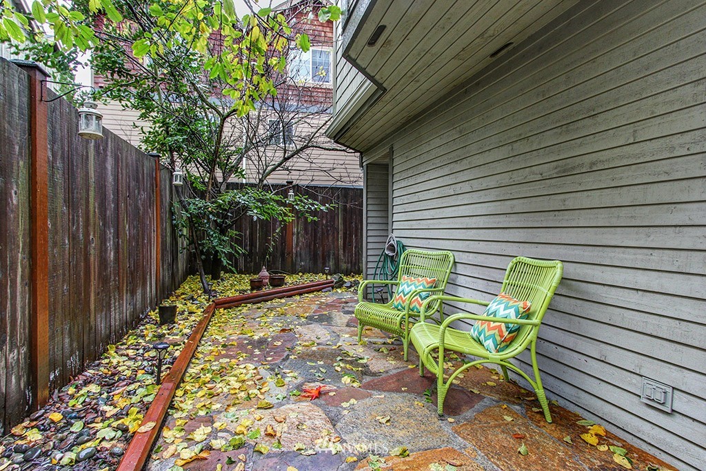 727 North 95th Street Seattle, WA 98103 - Photo 3 of 24