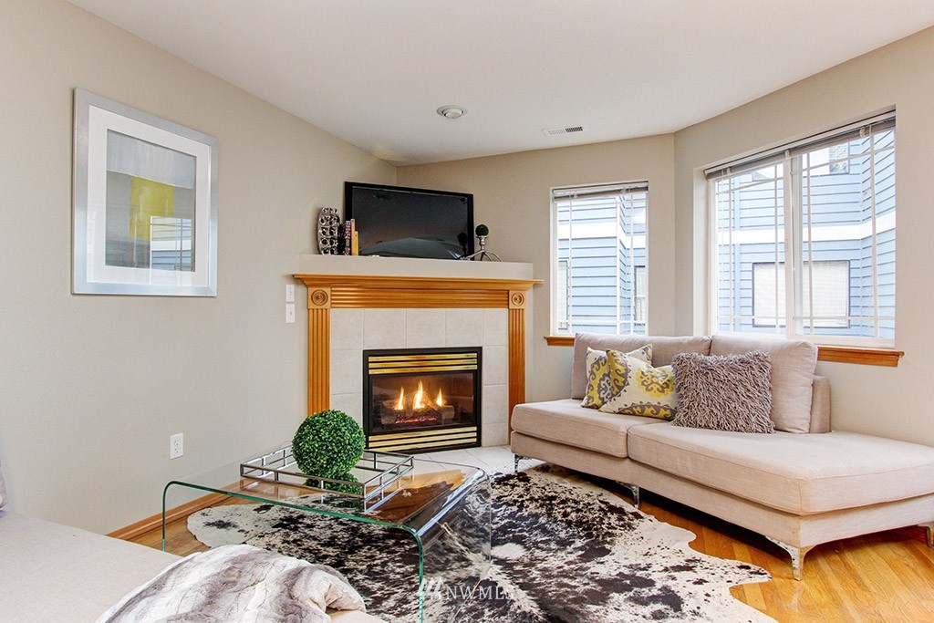 727 North 95th Street Seattle, WA 98103 - Photo 4 of 24