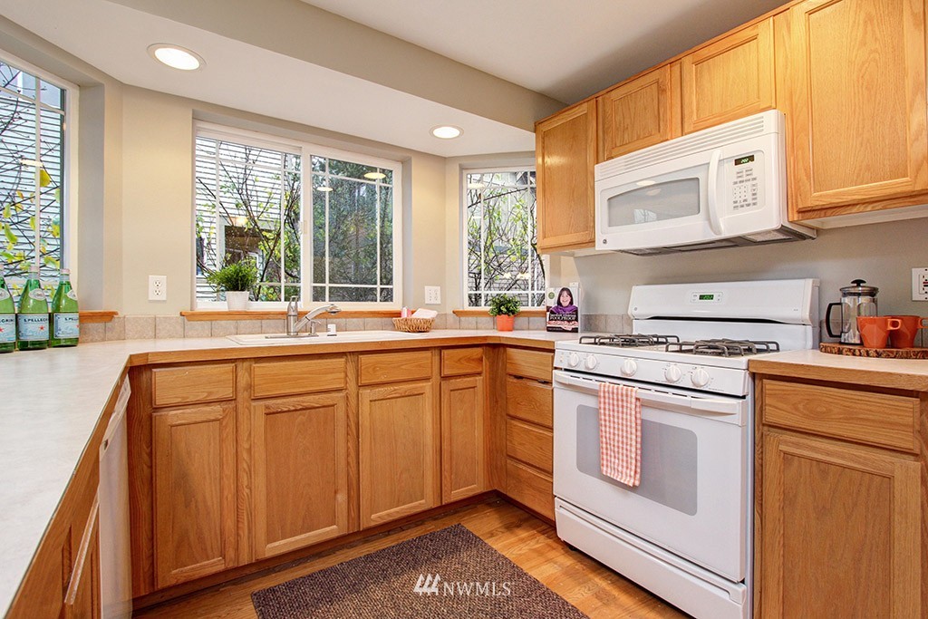 727 North 95th Street Seattle, WA 98103 - Photo 9 of 24