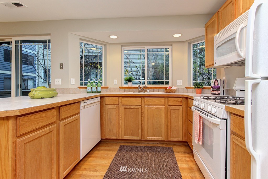 727 North 95th Street Seattle, WA 98103 - Photo 10 of 24